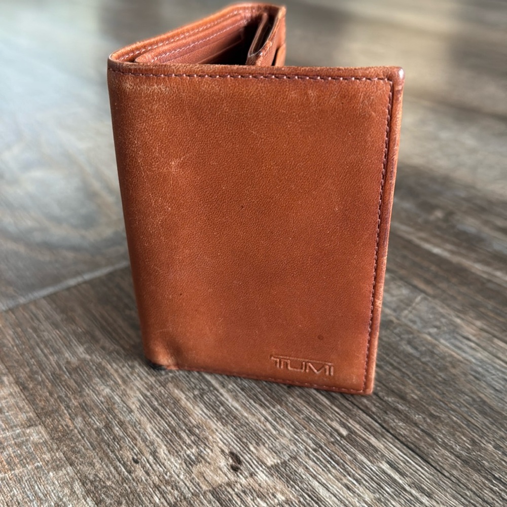Tumi genuine leather wallet